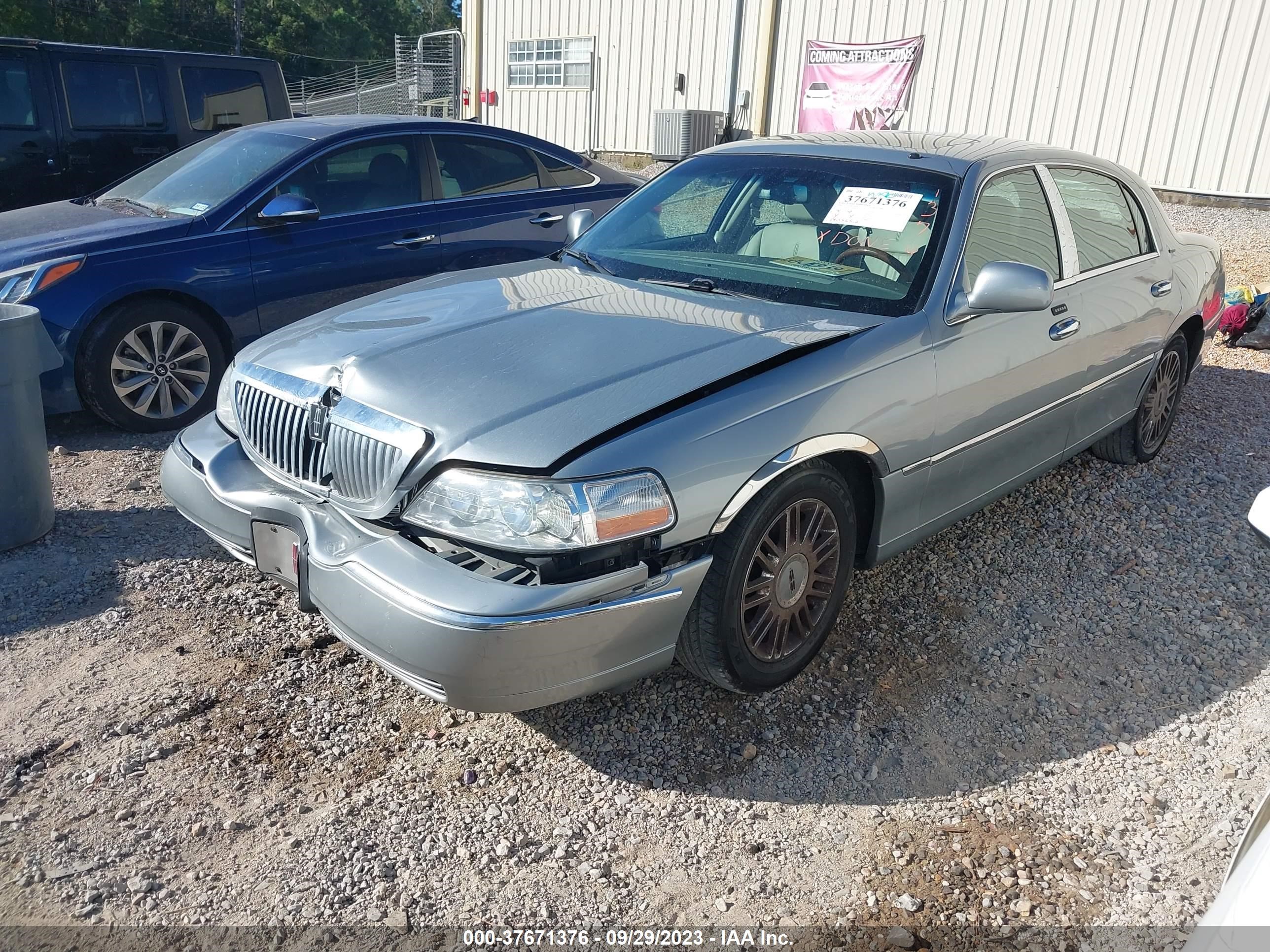 Photo 1 VIN: 1LNHM83V56Y609877 - LINCOLN TOWN CAR 