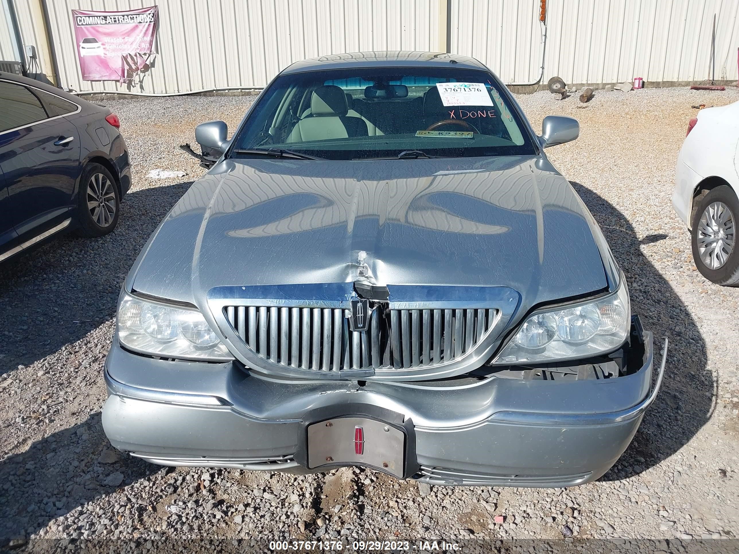 Photo 5 VIN: 1LNHM83V56Y609877 - LINCOLN TOWN CAR 