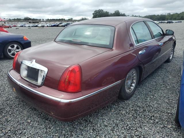 Photo 2 VIN: 1LNHM83W01Y633117 - LINCOLN TOWN CAR C 