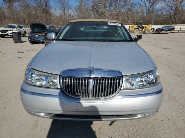 Photo 4 VIN: 1LNHM83W02Y636035 - LINCOLN TOWNCAR 