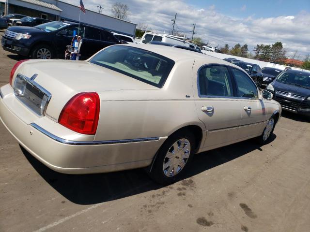 Photo 2 VIN: 1LNHM83W03Y601528 - LINCOLN TOWNCAR 