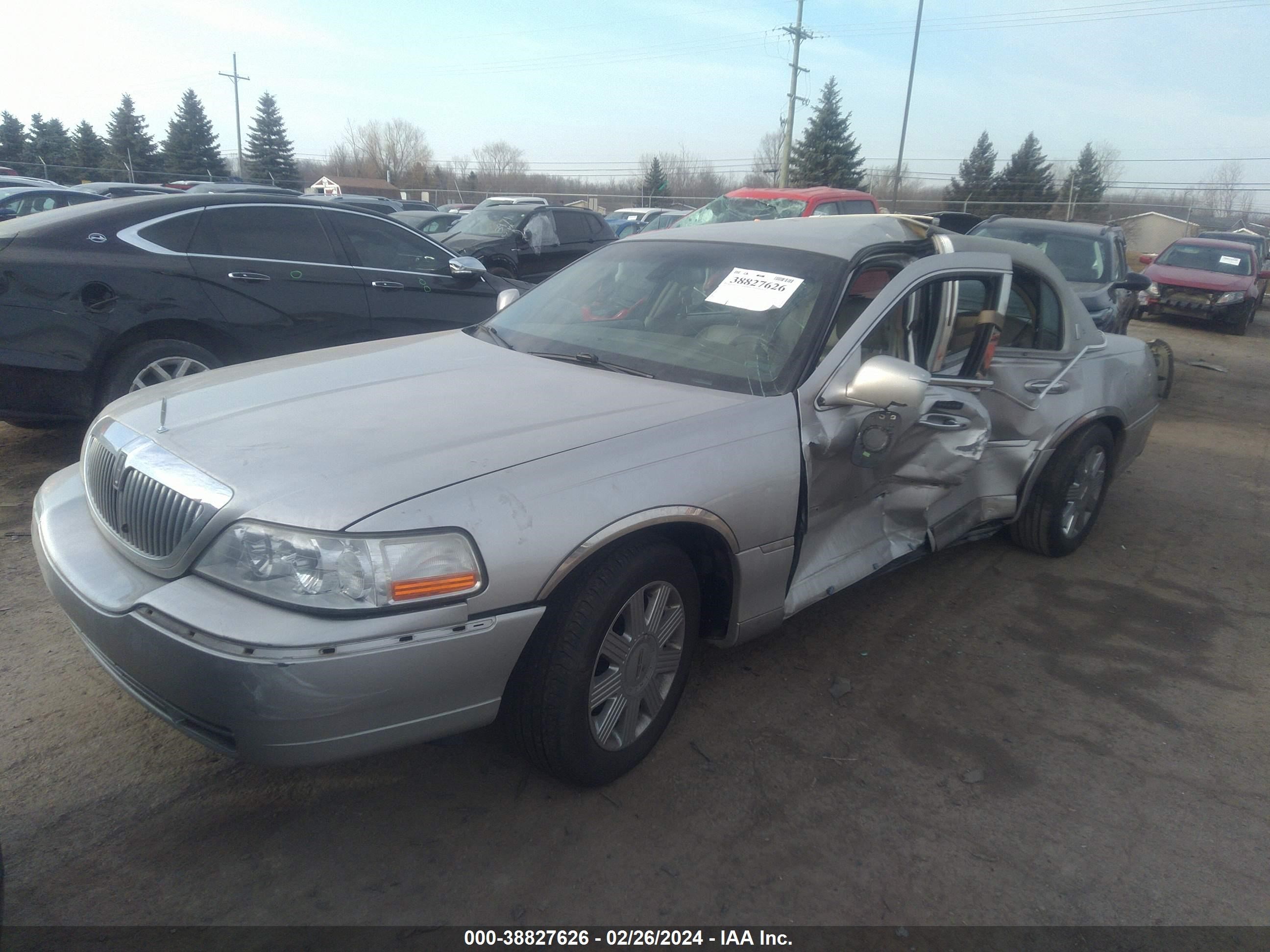 Photo 1 VIN: 1LNHM83W03Y622783 - LINCOLN TOWN CAR 