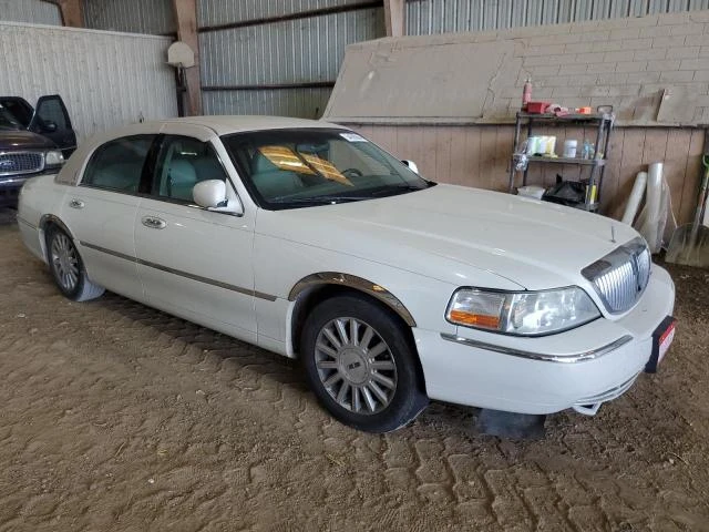 Photo 3 VIN: 1LNHM83W04Y669670 - LINCOLN TOWN CAR U 