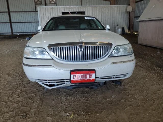 Photo 4 VIN: 1LNHM83W04Y669670 - LINCOLN TOWN CAR U 