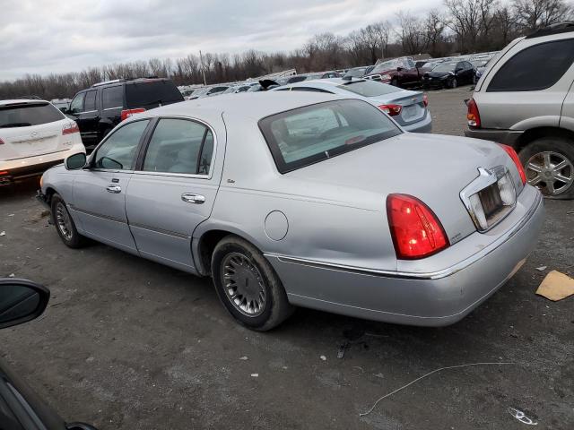 Photo 1 VIN: 1LNHM83W11Y710125 - LINCOLN TOWN CAR C 