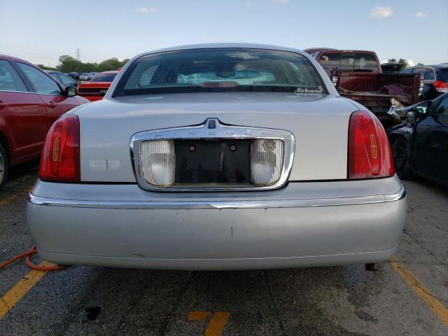 Photo 5 VIN: 1LNHM83W12Y639588 - LINCOLN TOWNCAR 