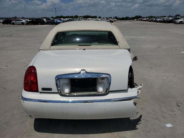 Photo 5 VIN: 1LNHM83W21Y621308 - LINCOLN TOWN CAR 