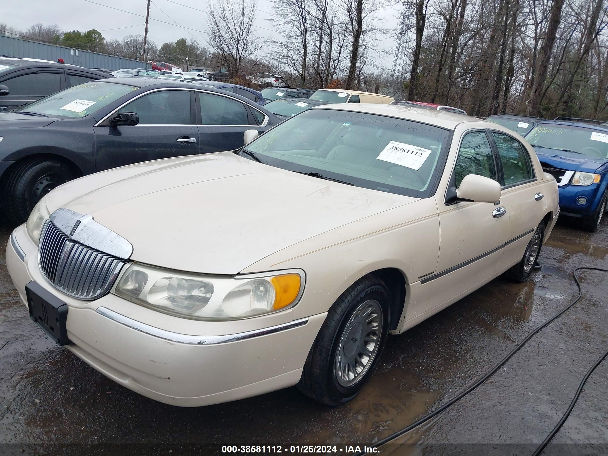 Photo 1 VIN: 1LNHM83W21Y694159 - LINCOLN TOWN CAR 