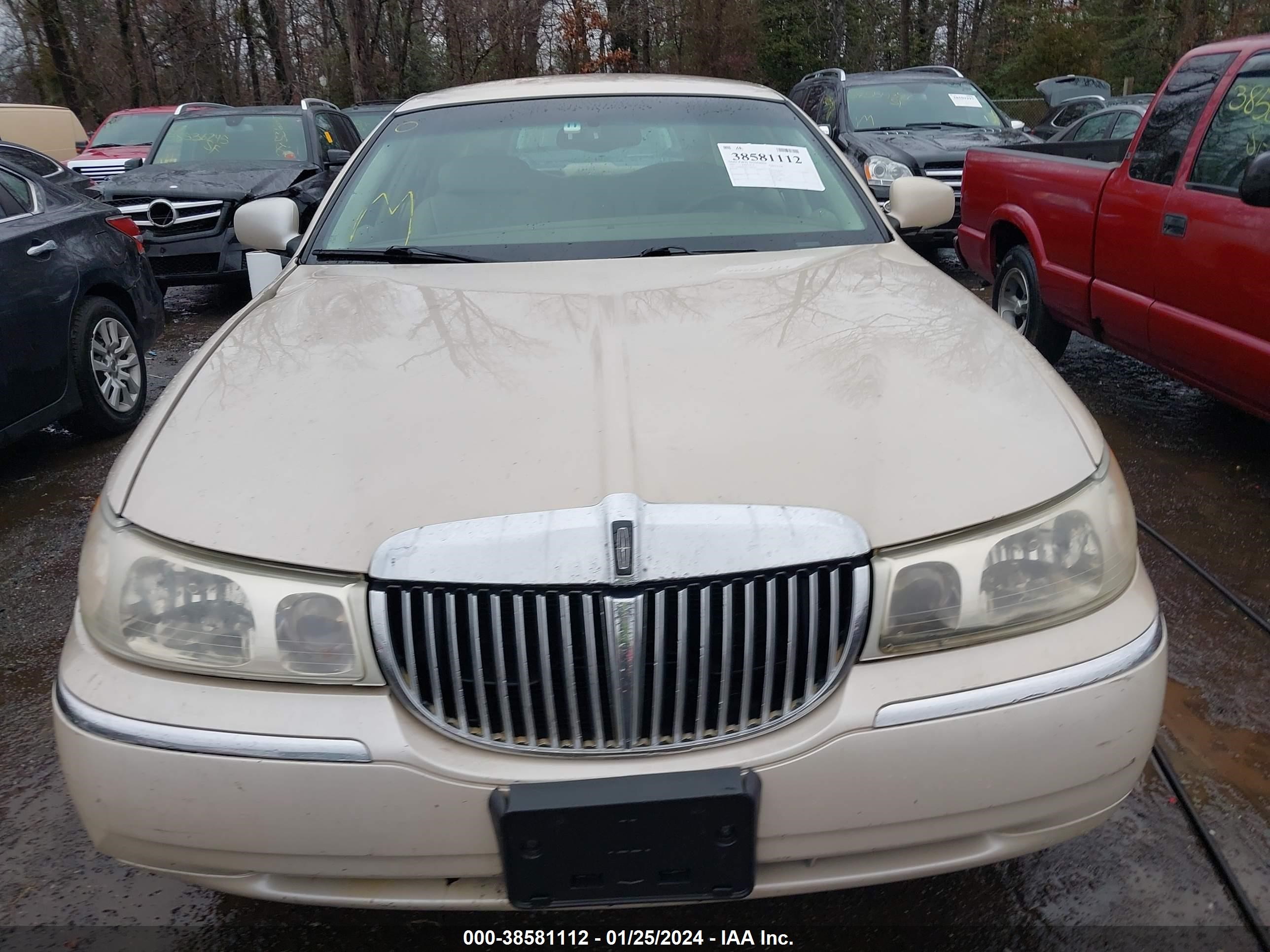 Photo 11 VIN: 1LNHM83W21Y694159 - LINCOLN TOWN CAR 