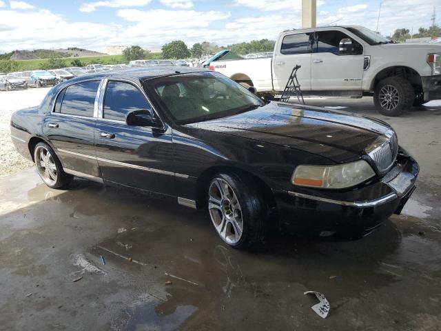 Photo 3 VIN: 1LNHM83W23Y608593 - LINCOLN TOWNCAR 