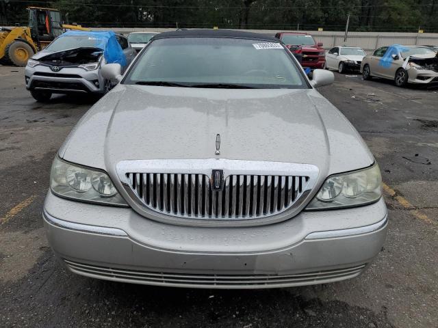 Photo 4 VIN: 1LNHM83W24Y662042 - LINCOLN TOWN CAR U 