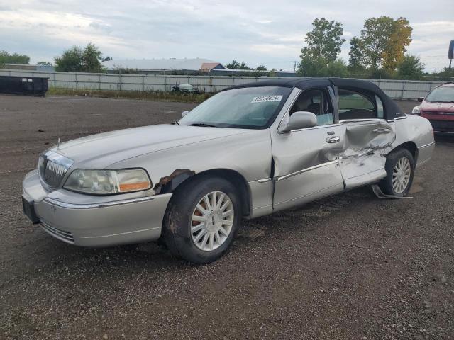 Photo 0 VIN: 1LNHM83W24Y669704 - LINCOLN TOWN CAR U 