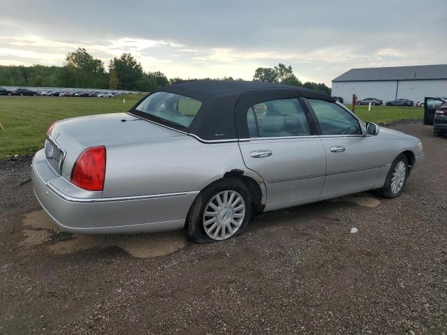 Photo 2 VIN: 1LNHM83W24Y669704 - LINCOLN TOWN CAR U 