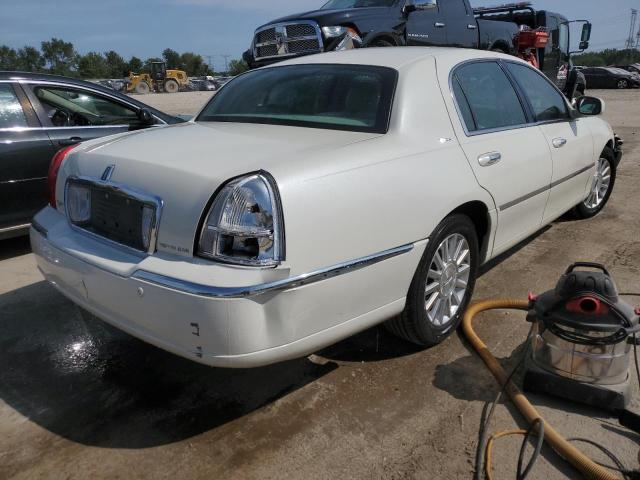 Photo 2 VIN: 1LNHM83W24Y670755 - LINCOLN TOWN CAR U 