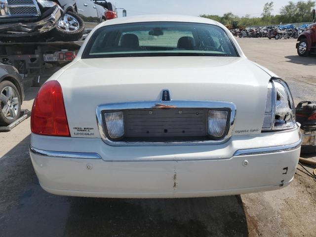 Photo 5 VIN: 1LNHM83W24Y670755 - LINCOLN TOWN CAR U 