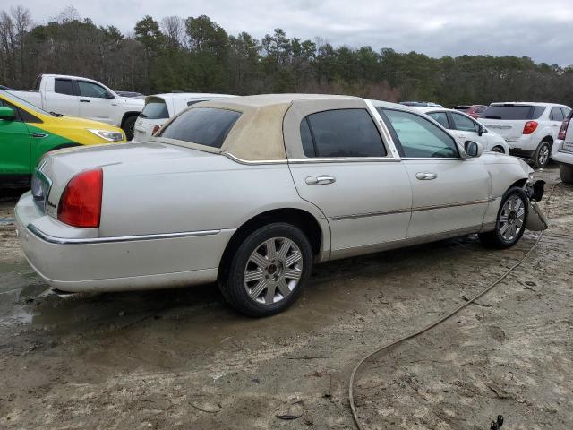 Photo 2 VIN: 1LNHM83W24Y677950 - LINCOLN TOWNCAR 