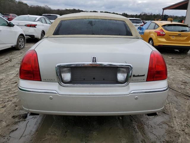 Photo 5 VIN: 1LNHM83W24Y677950 - LINCOLN TOWNCAR 