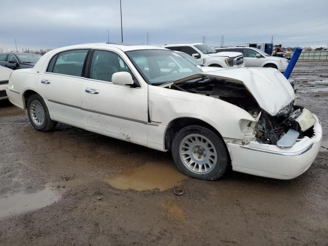 Photo 3 VIN: 1LNHM83W2XY612455 - LINCOLN TOWNCAR 