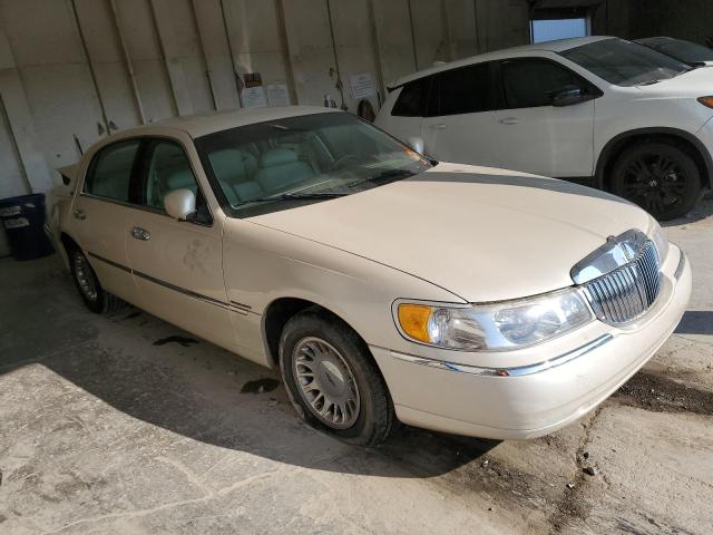 Photo 3 VIN: 1LNHM83W2XY712393 - LINCOLN TOWN CAR C 