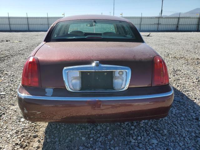 Photo 5 VIN: 1LNHM83W2YY796796 - LINCOLN TOWN CAR C 