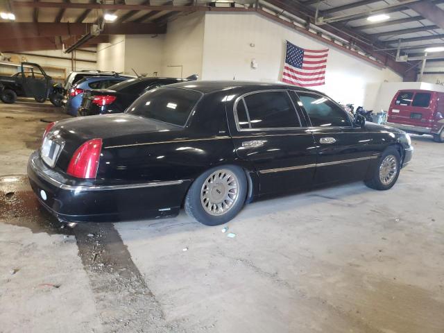 Photo 2 VIN: 1LNHM83W2YY880617 - LINCOLN TOWN CAR C 