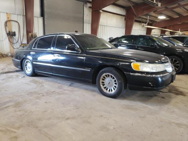 Photo 3 VIN: 1LNHM83W2YY880617 - LINCOLN TOWN CAR C 