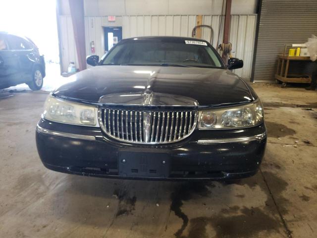 Photo 4 VIN: 1LNHM83W2YY880617 - LINCOLN TOWN CAR C 