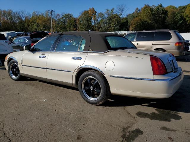 Photo 1 VIN: 1LNHM83W31Y656195 - LINCOLN TOWN CAR C 