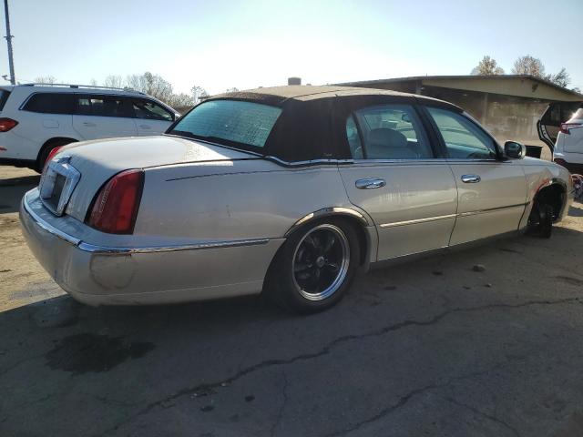 Photo 2 VIN: 1LNHM83W31Y656195 - LINCOLN TOWN CAR C 