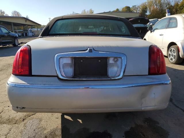 Photo 5 VIN: 1LNHM83W31Y656195 - LINCOLN TOWN CAR C 