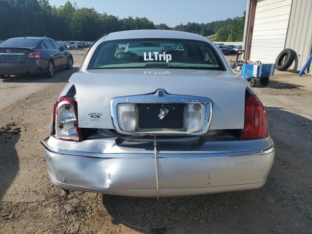 Photo 5 VIN: 1LNHM83W31Y703211 - LINCOLN TOWN CAR C 