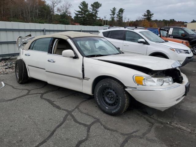 Photo 3 VIN: 1LNHM83W32Y671331 - LINCOLN TOWN CAR C 