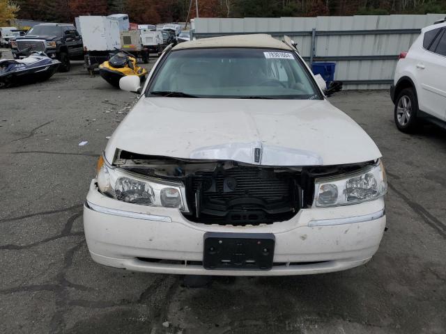 Photo 4 VIN: 1LNHM83W32Y671331 - LINCOLN TOWN CAR C 