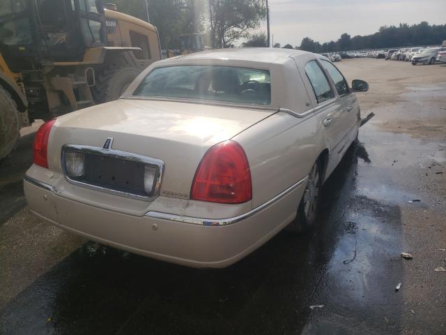 Photo 3 VIN: 1LNHM83W33Y615570 - LINCOLN TOWN CAR C 