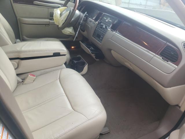 Photo 4 VIN: 1LNHM83W33Y615570 - LINCOLN TOWN CAR C 