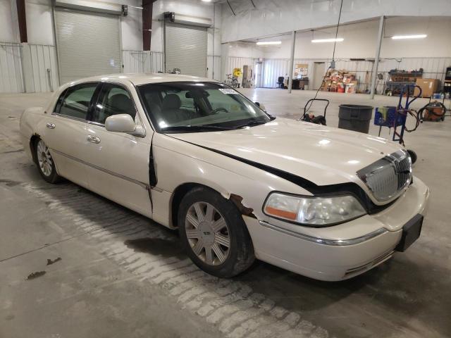 Photo 3 VIN: 1LNHM83W33Y697963 - LINCOLN TOWNCAR 