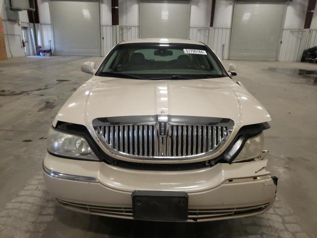 Photo 4 VIN: 1LNHM83W33Y697963 - LINCOLN TOWNCAR 