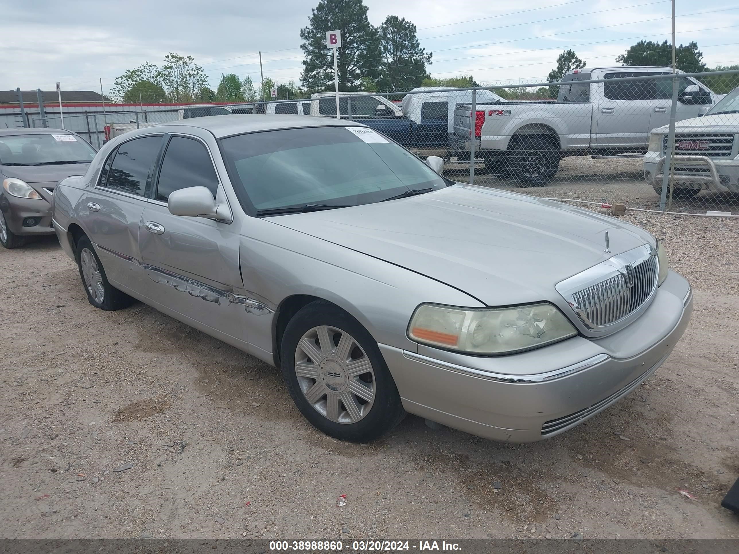 Photo 0 VIN: 1LNHM83W34Y619085 - LINCOLN TOWN CAR 