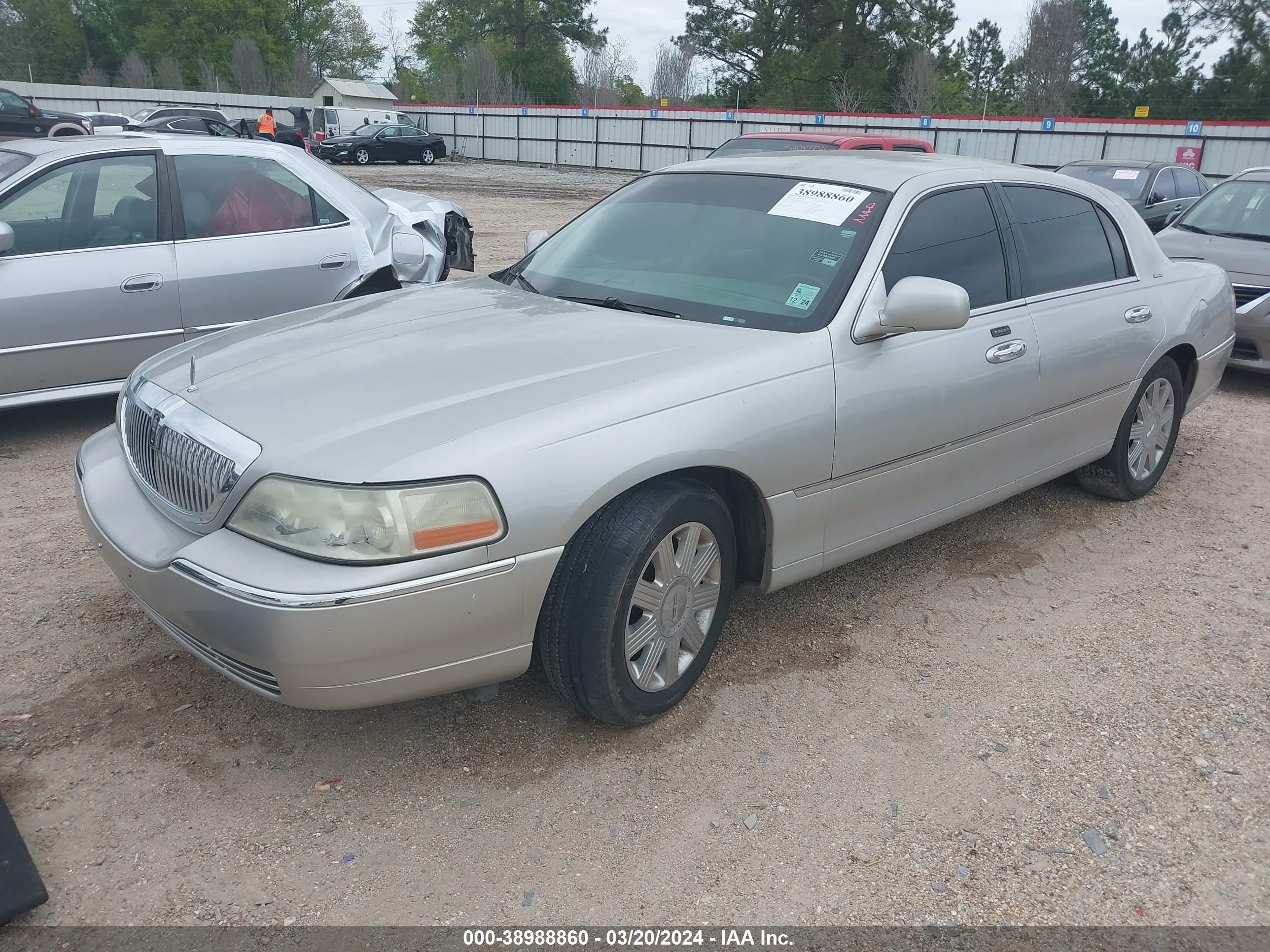 Photo 1 VIN: 1LNHM83W34Y619085 - LINCOLN TOWN CAR 