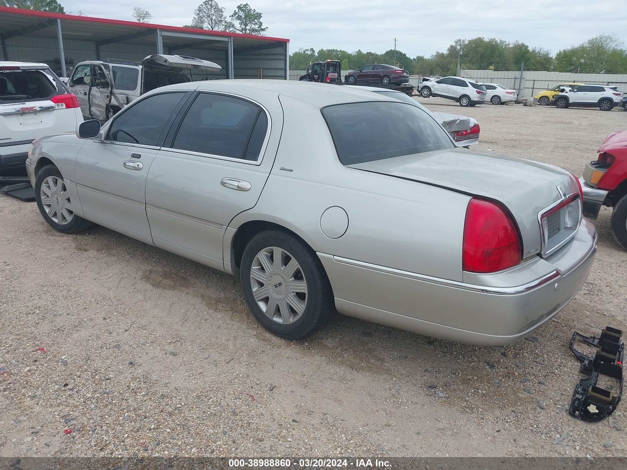 Photo 2 VIN: 1LNHM83W34Y619085 - LINCOLN TOWN CAR 