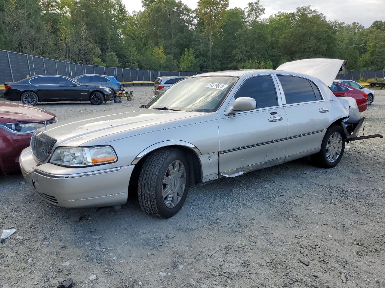 Photo 0 VIN: 1LNHM83W34Y680209 - LINCOLN TOWN CAR 