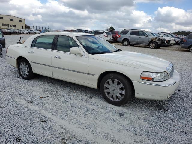 Photo 3 VIN: 1LNHM83W34Y688374 - LINCOLN TOWN CAR U 