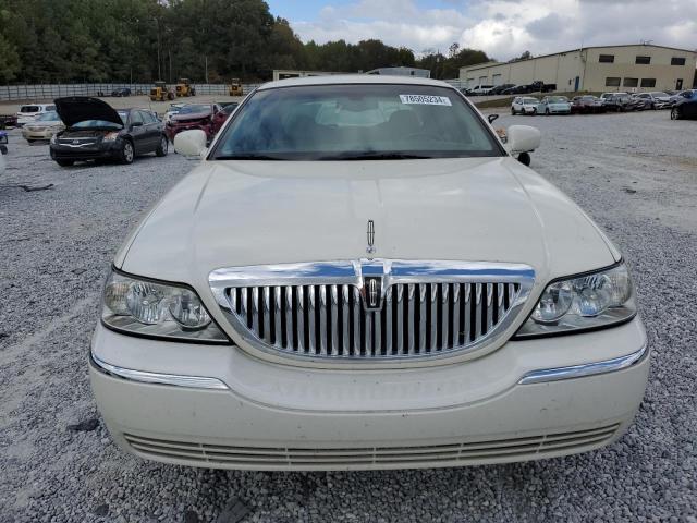 Photo 4 VIN: 1LNHM83W34Y688374 - LINCOLN TOWN CAR U 