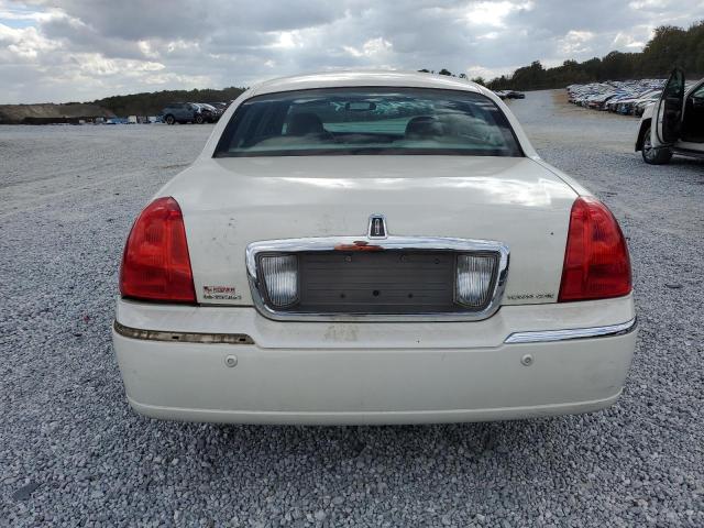 Photo 5 VIN: 1LNHM83W34Y688374 - LINCOLN TOWN CAR U 