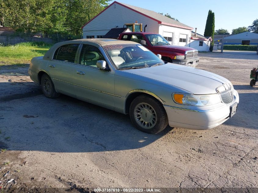 Photo 0 VIN: 1LNHM83W42Y644008 - LINCOLN TOWN CAR 