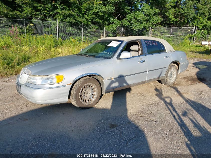 Photo 1 VIN: 1LNHM83W42Y644008 - LINCOLN TOWN CAR 