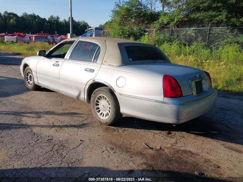 Photo 2 VIN: 1LNHM83W42Y644008 - LINCOLN TOWN CAR 