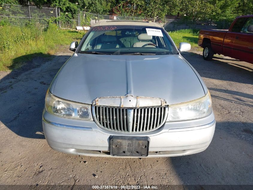 Photo 5 VIN: 1LNHM83W42Y644008 - LINCOLN TOWN CAR 