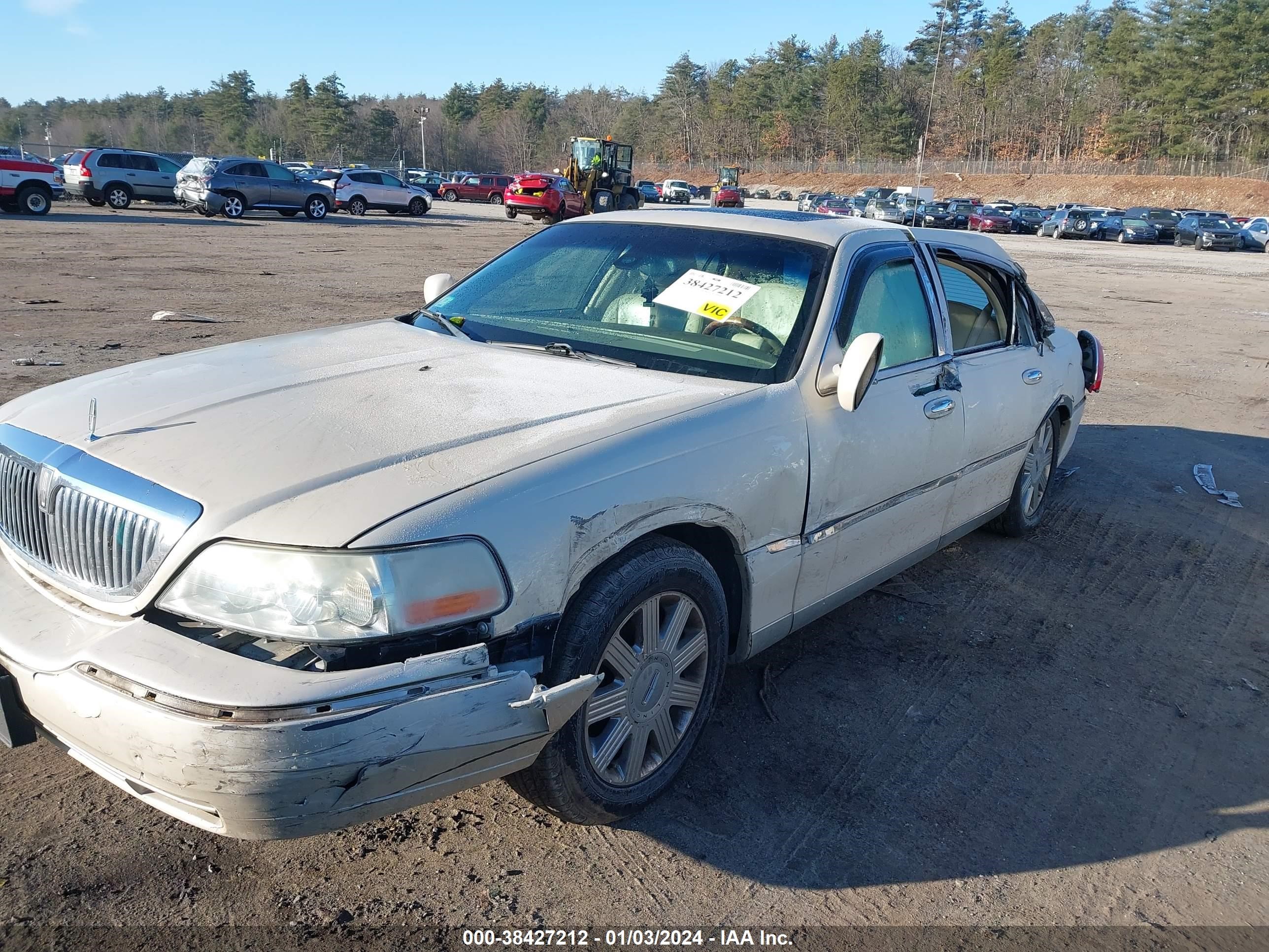 Photo 1 VIN: 1LNHM83W43Y613469 - LINCOLN TOWN CAR 