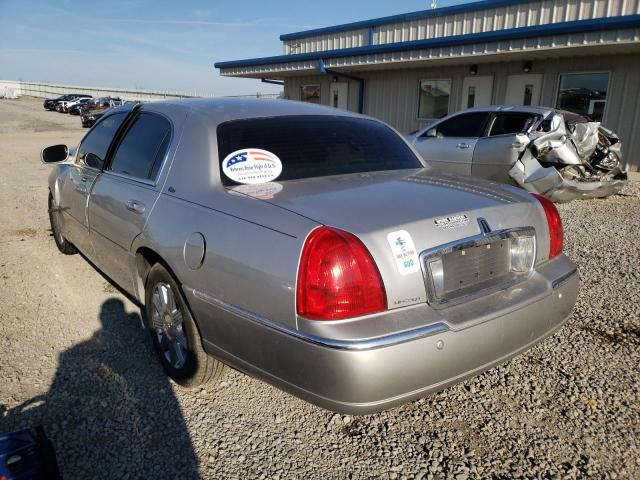 Photo 2 VIN: 1LNHM83W43Y622298 - LINCOLN TOWN CAR C 